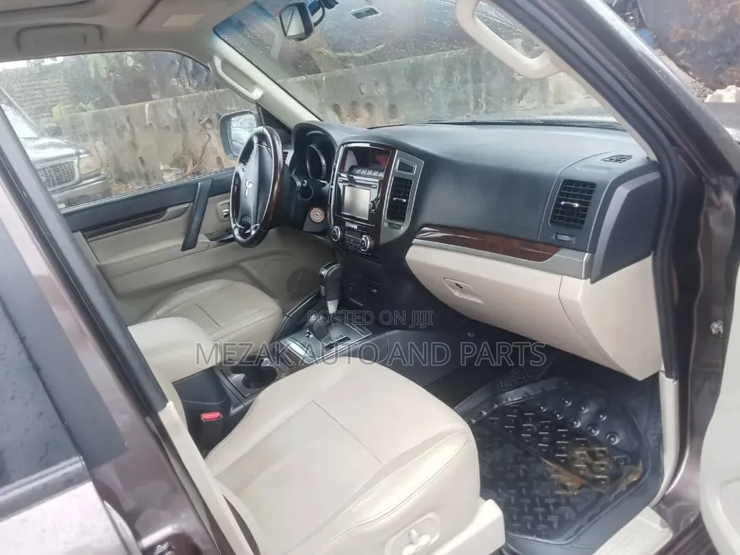 Mitsubishi Pajero 2018 Gray