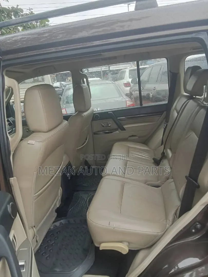 Mitsubishi Pajero 2018 Gray