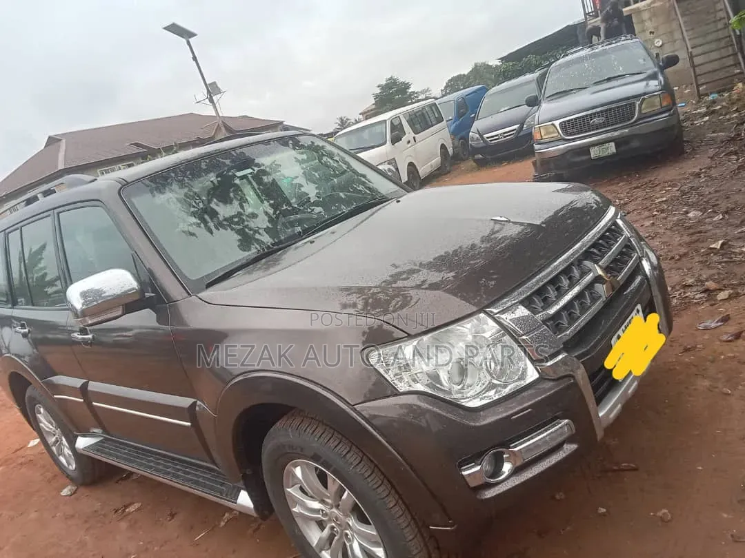 Mitsubishi Pajero 2018 Gray