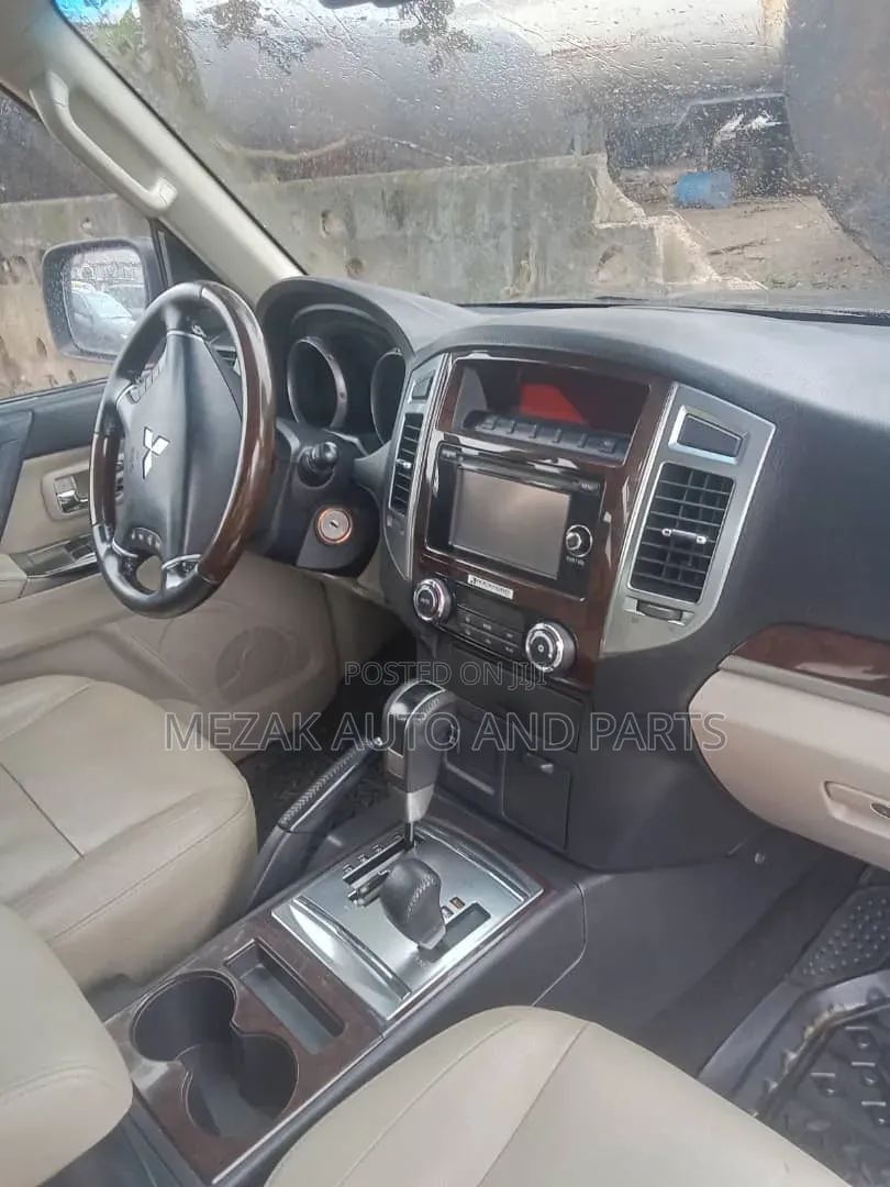 Mitsubishi Pajero 2018 Gray