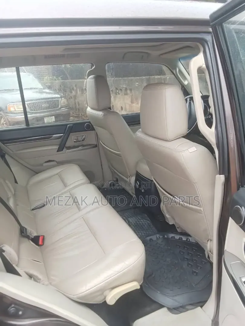 Mitsubishi Pajero 2018 Gray