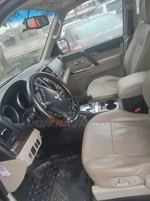 Mitsubishi Pajero 2018 Gray