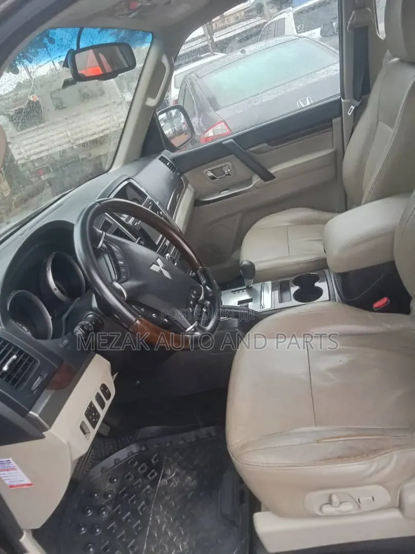Mitsubishi Pajero 2018 Gray