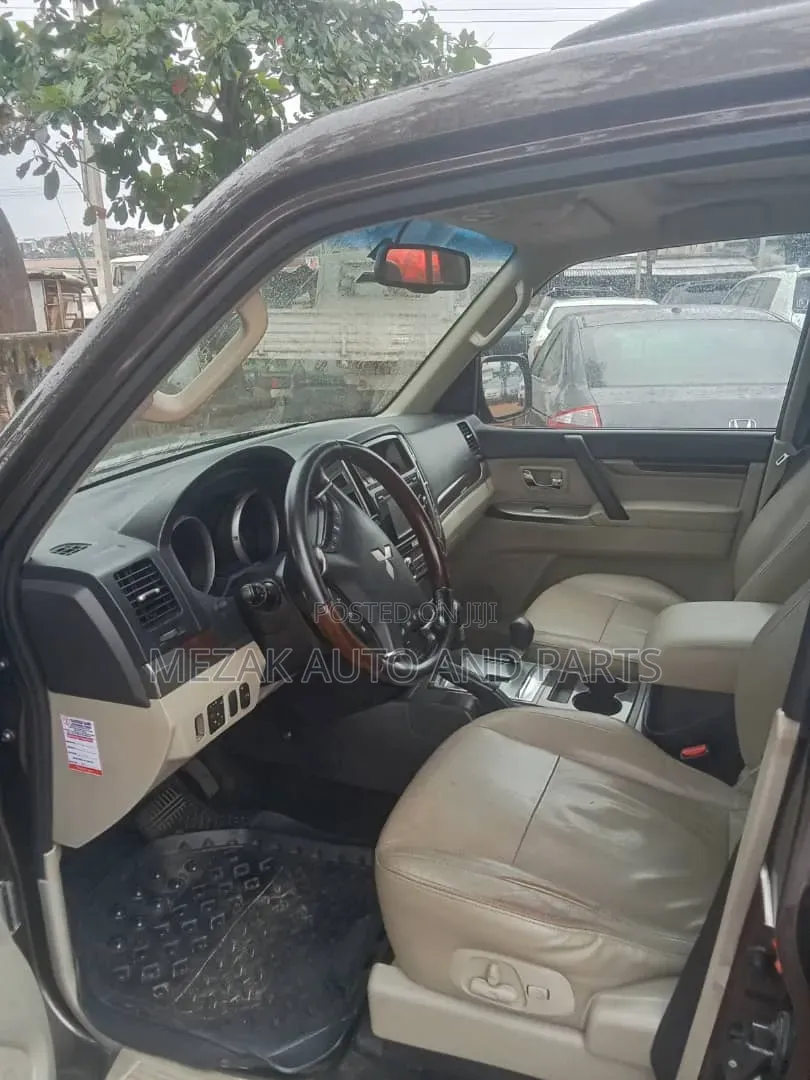 Mitsubishi Pajero 2018 Gray