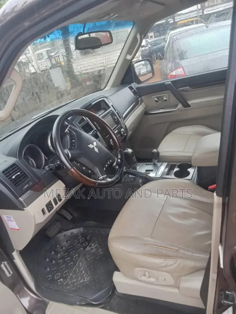 Mitsubishi Pajero 2018 Gray