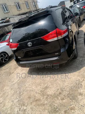 Toyota Sienna 2014 Black