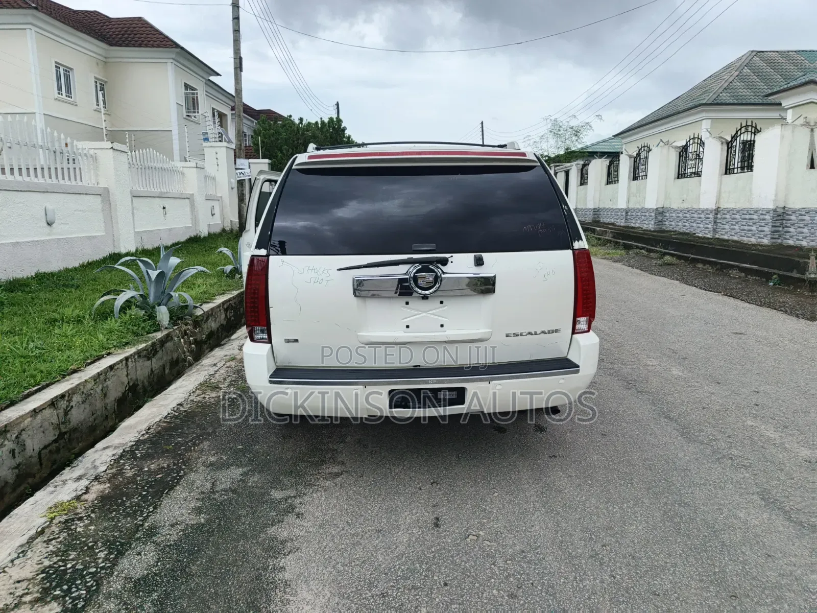 Cadillac Escalade 2011 White