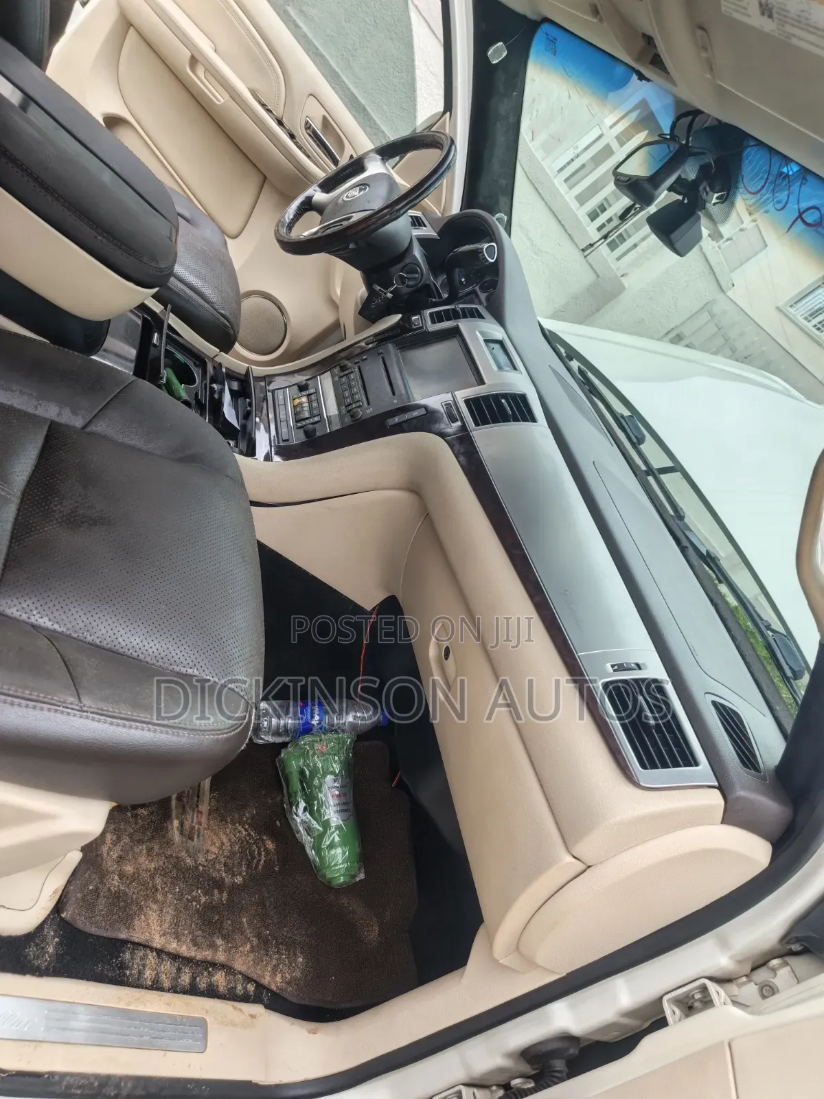 Cadillac Escalade 2011 White