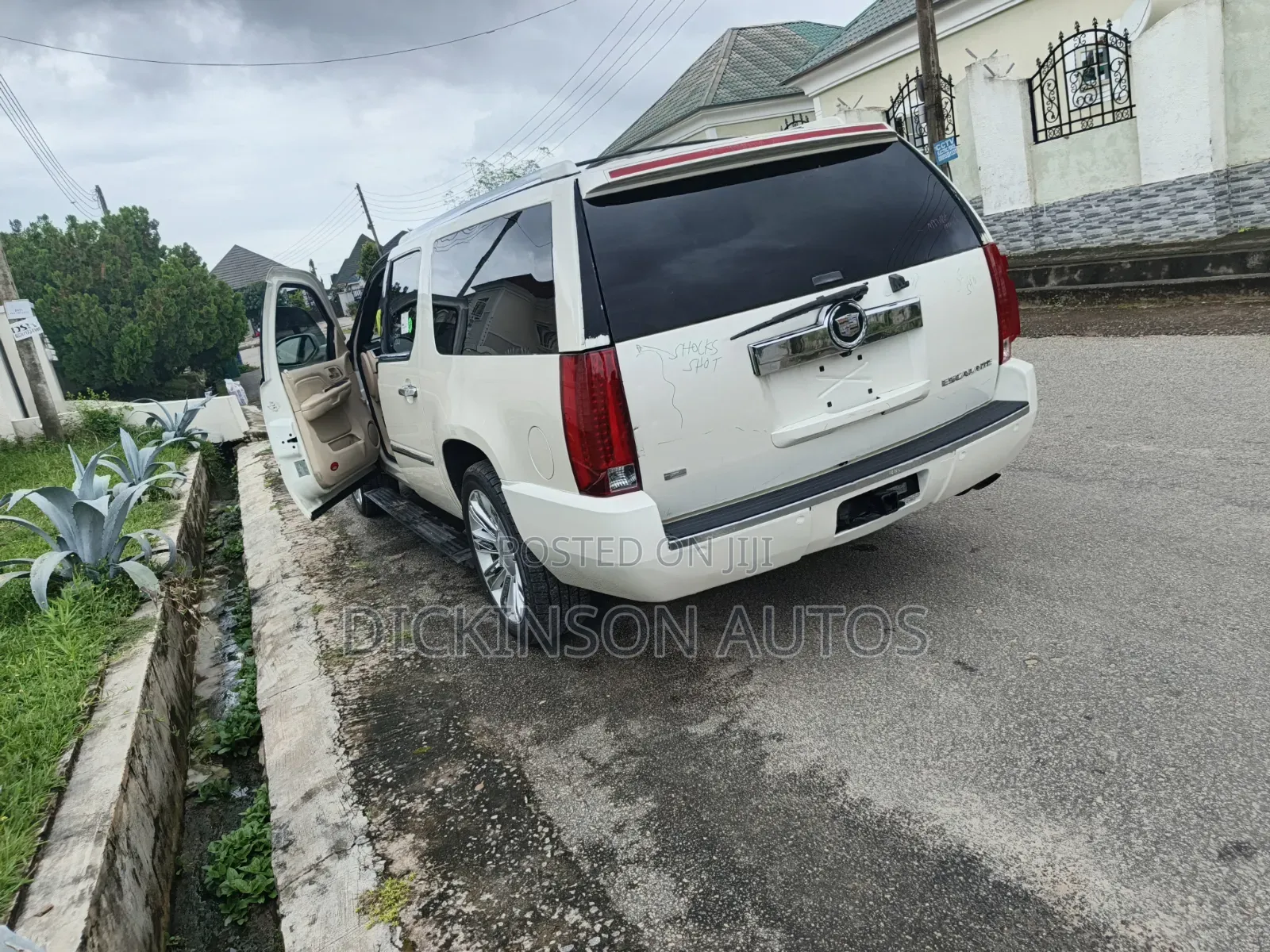 Cadillac Escalade 2011 White