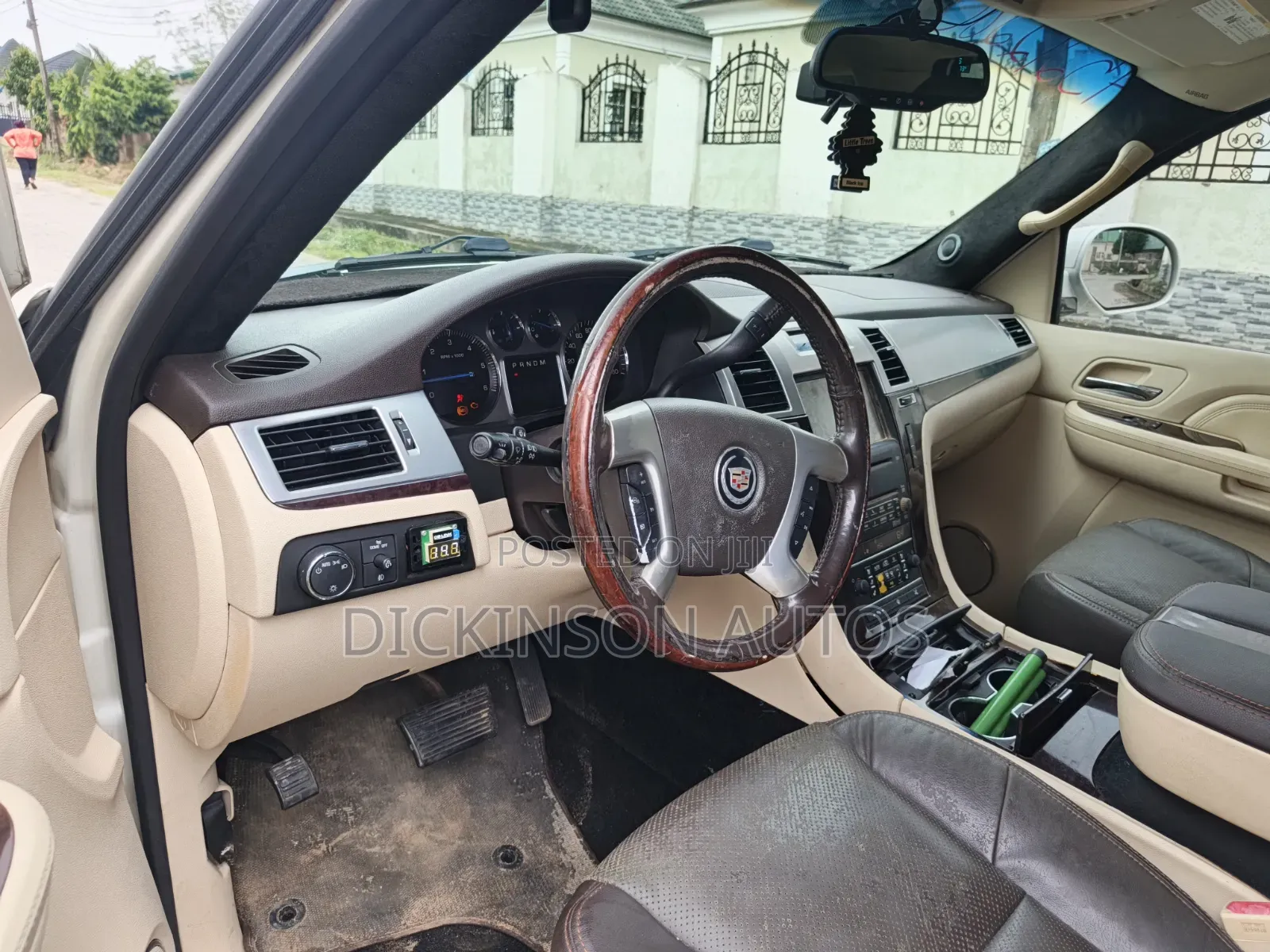Cadillac Escalade 2011 White