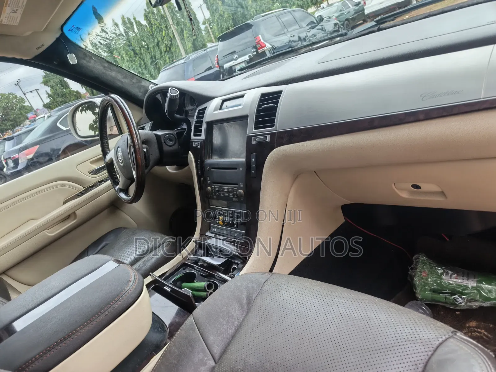 Cadillac Escalade 2011 White