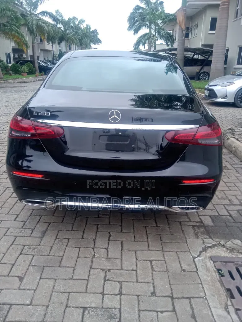 Mercedes-Benz 200E 2021 Black