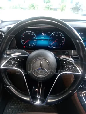 Mercedes-Benz 200E 2021 Black