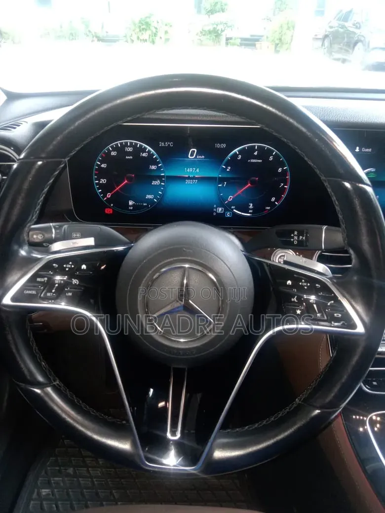 Mercedes-Benz 200E 2021 Black