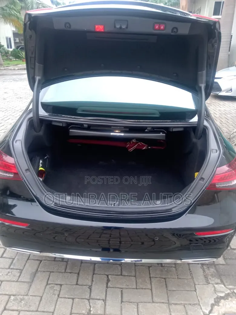 Mercedes-Benz 200E 2021 Black