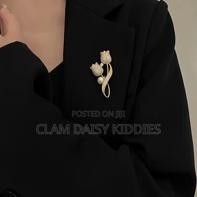 Elegant Butterfly Brooch 🦋