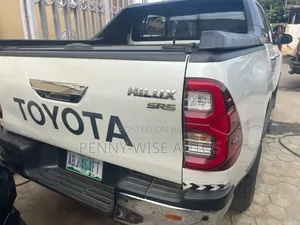 Toyota Hilux 2021 White