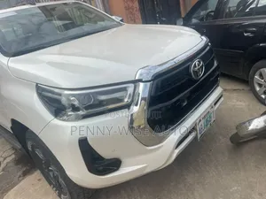 Toyota Hilux 2021 White