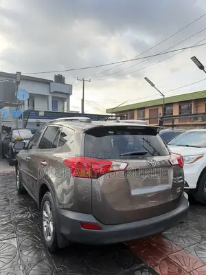 Toyota RAV4 XLE 4dr SUV AWD (2.5L 4cyl 6A) 2015 Brown