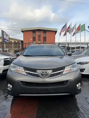 Toyota RAV4 XLE 4dr SUV AWD (2.5L 4cyl 6A) 2015 Brown