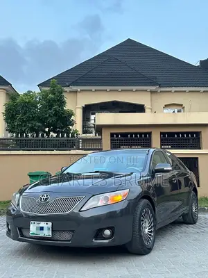 Toyota Camry LE 4dr Sedan (2.5L 4cyl 6A) 2011 Gray