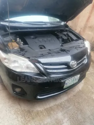 Toyota Corolla LE Special Edition 4dr Sedan (1.8L 4cyl 4A) 2013 Black