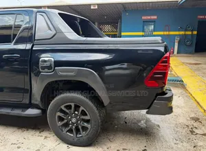 Toyota Hilux 2024 Black