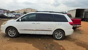 Toyota Sienna 2004 White