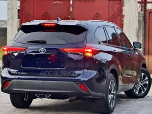 Toyota Highlander XLE AWD 2020 Blue