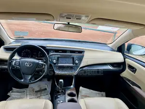 Toyota Avalon XLE FWDSedan (3.6L 6cyl 6A) 2016 White