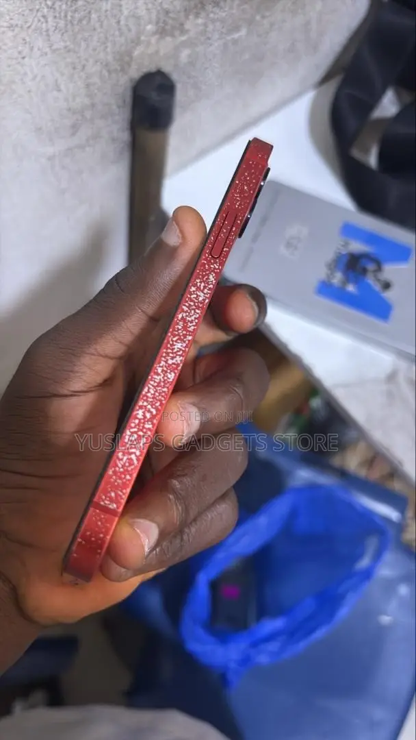 Apple iPhone 12 64 GB Red