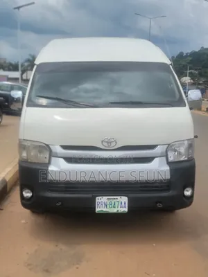 Toyota HiAce 2014 White
