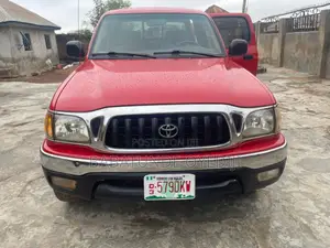 Toyota Tacoma 2000 Red