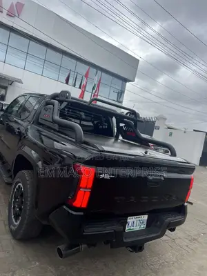 Rolling Booth Cover With Rugged Spoiler for Tacoma 2025