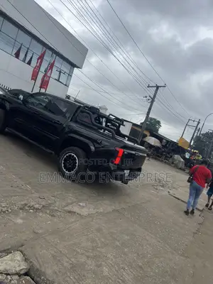 Rolling Booth Cover With Rugged Spoiler for Tacoma 2025