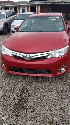 Toyota Camry LE 4dr Sedan (2.5L 4cyl 6A) 2013 Red