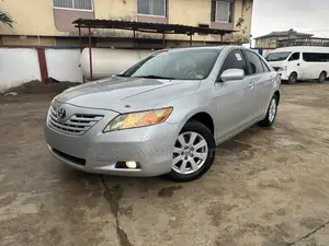 Toyota Camry XLE V6 4dr Sedan (3.5L 6cyl 6AM) 2009 Silver