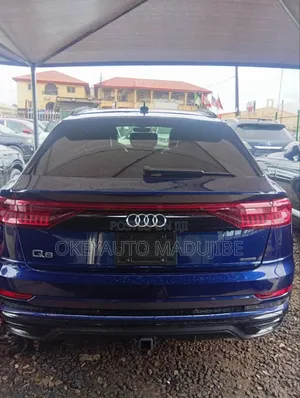 Audi Q8 2022 Blue