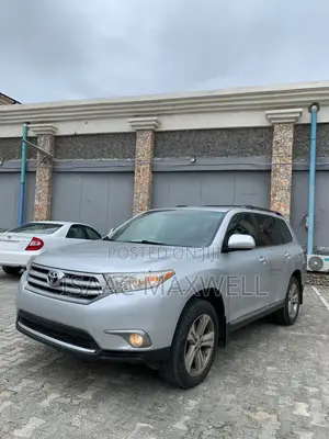 Toyota Highlander SE 2012 Silver