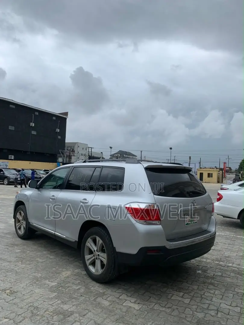 Toyota Highlander SE 2012 Silver