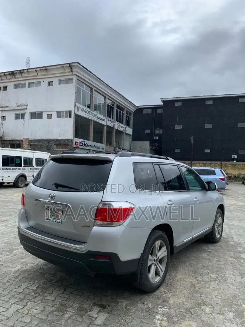 Toyota Highlander SE 2012 Silver