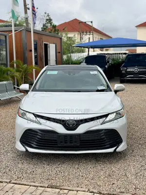 Toyota Camry XLE FWD 2020 White