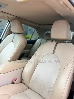 Toyota Camry XLE FWD 2020 White