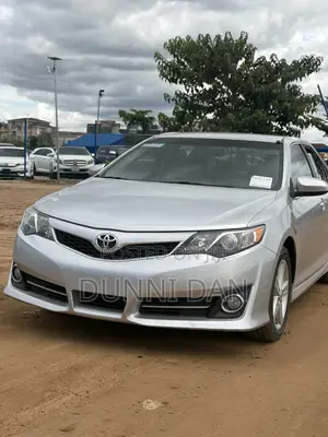 Toyota Camry SE 4dr Sedan (2.5L 4cyl 6A) 2012 Silver
