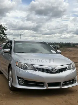 Toyota Camry SE 4dr Sedan (2.5L 4cyl 6A) 2012 Silver