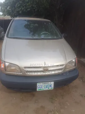 Toyota Sienna 1999 Gold