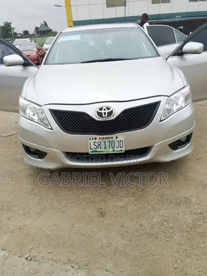 Toyota Camry 2010 Silver