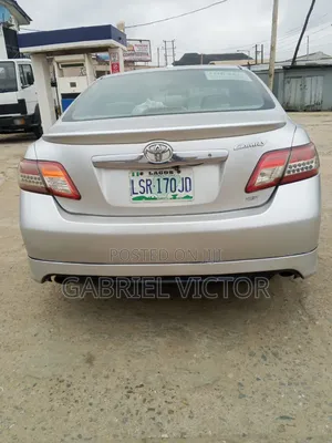Toyota Camry 2010 Silver