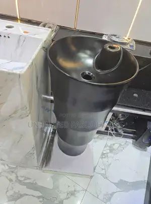 Pedestal Wash Basin With Integrated Design