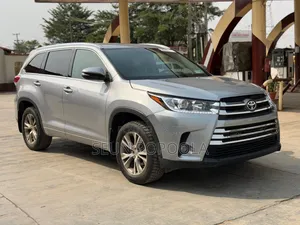 Toyota Highlander XLE 4dr SUV AWD (3.5L 6cyl 6A) 2015 Silver